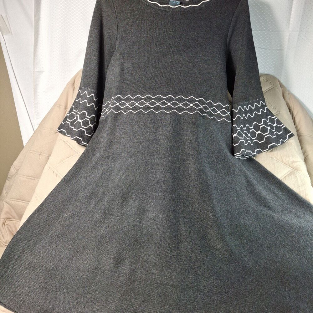 GABBY SKYE Knit Dress Plus Sz 2X Gray White Geo Bell Sleeve Sweater Career Nice